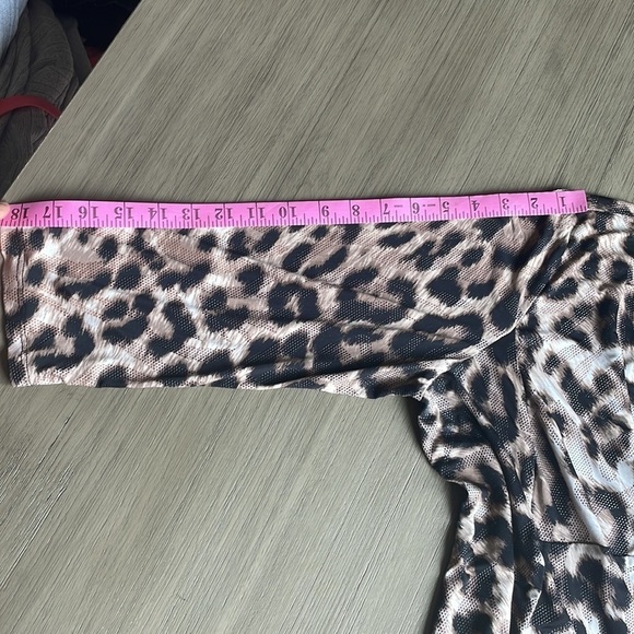 EUC WOMENS XL JACLYN SMITH Cheetah print top 1A - Picture 12 of 13